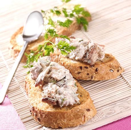 Bruschetta de sardines et basilic Bruschetta de sardines et basilic